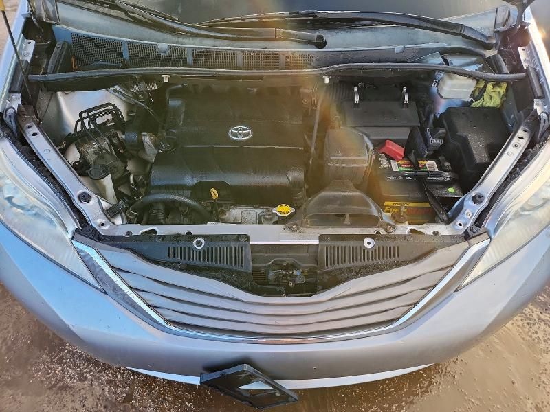 2011 Toyota Sienna xle