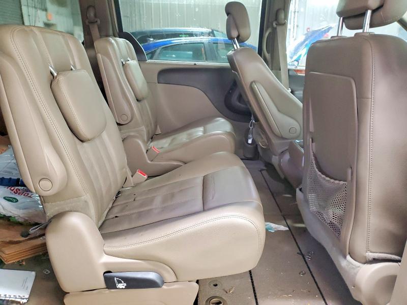 2013 Chrysler Town & Country Touring l