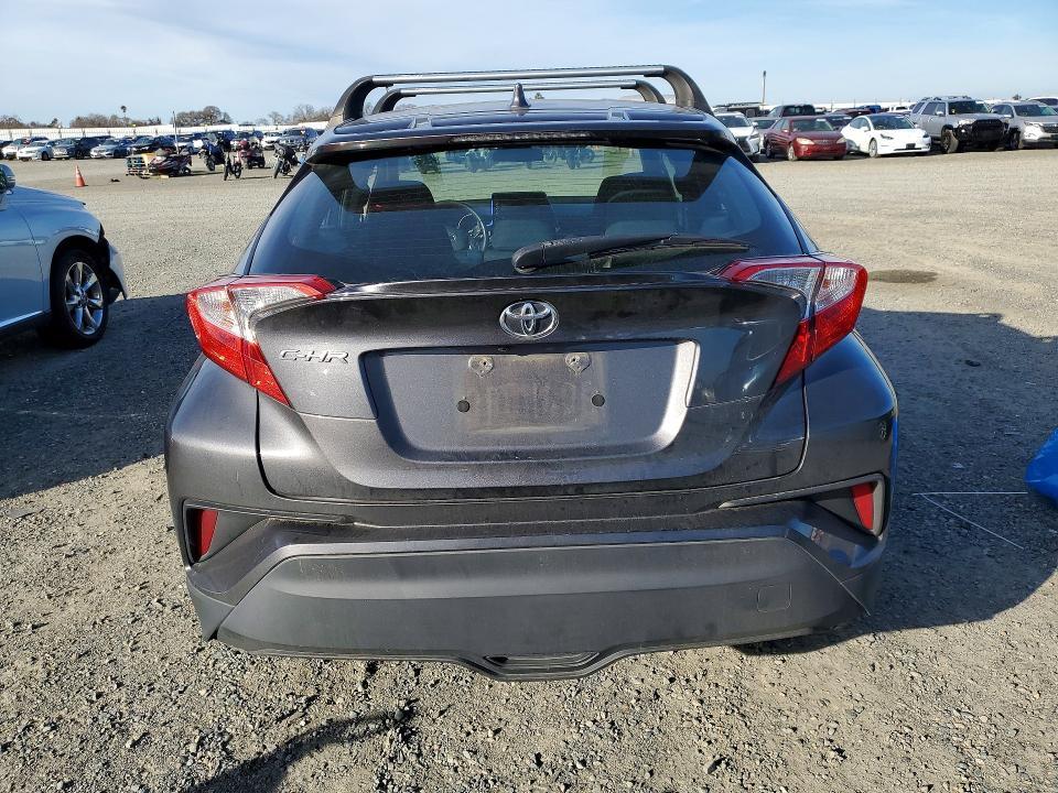 2022 Toyota C-hr xle