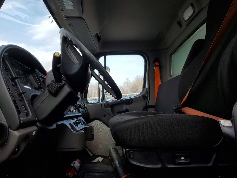 2022 Freigliner 2022 Freightliner Business Class M2 Semi Truck