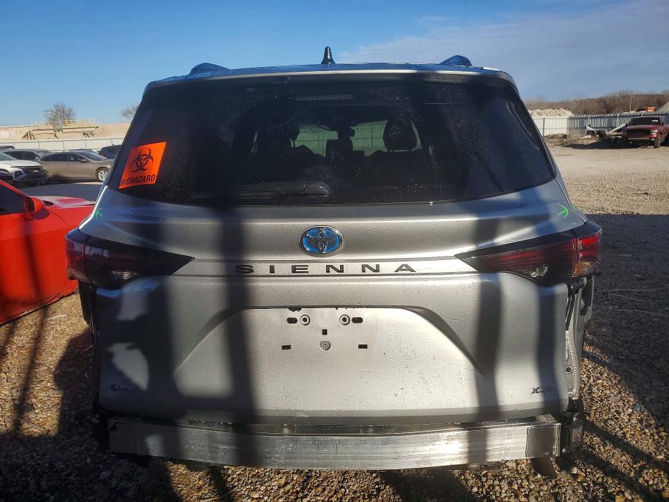 2025 Toyota Sienna xle 8-passenger