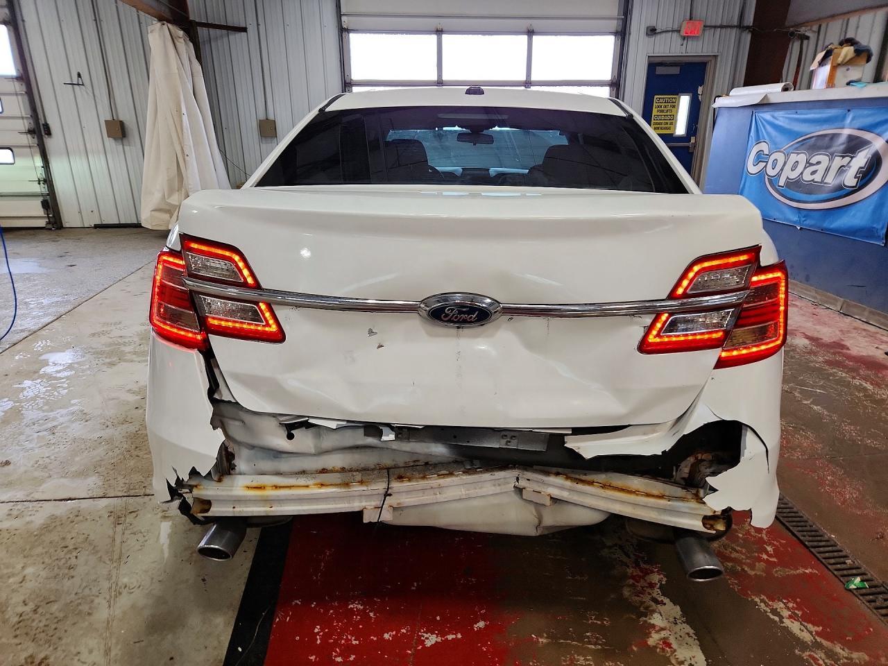 2015 Ford Taurus se