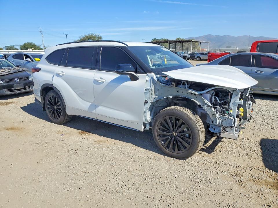 2025 Toyota Highlander xse
