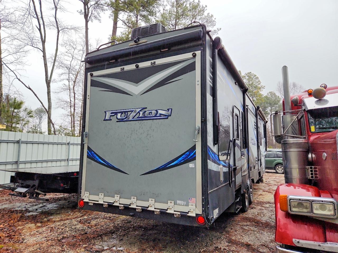 2016 Keystone Fuzion Camper