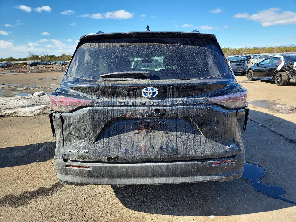 2025 Toyota Sienna le 8-passenger