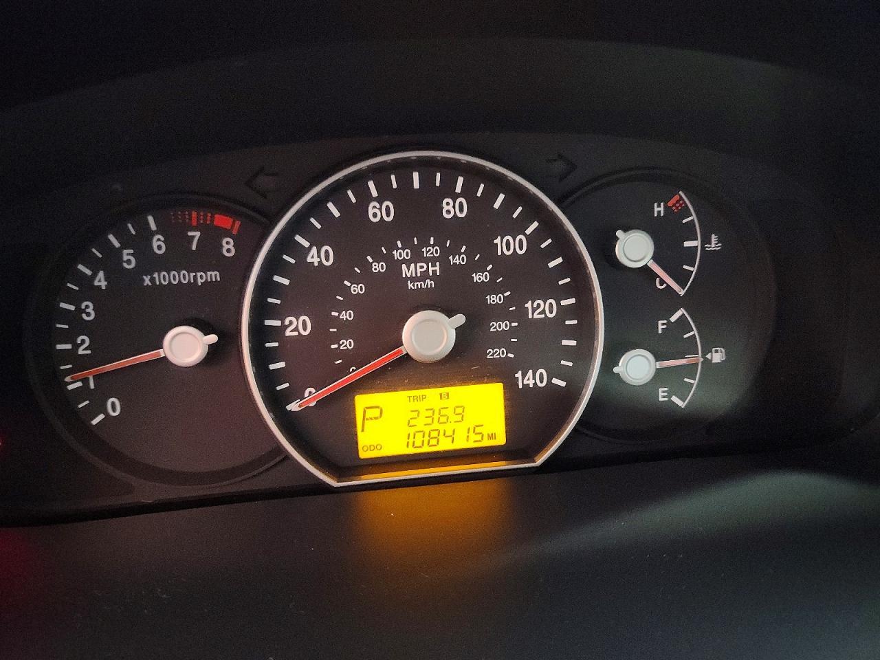 2009 KIA Rondo Base
