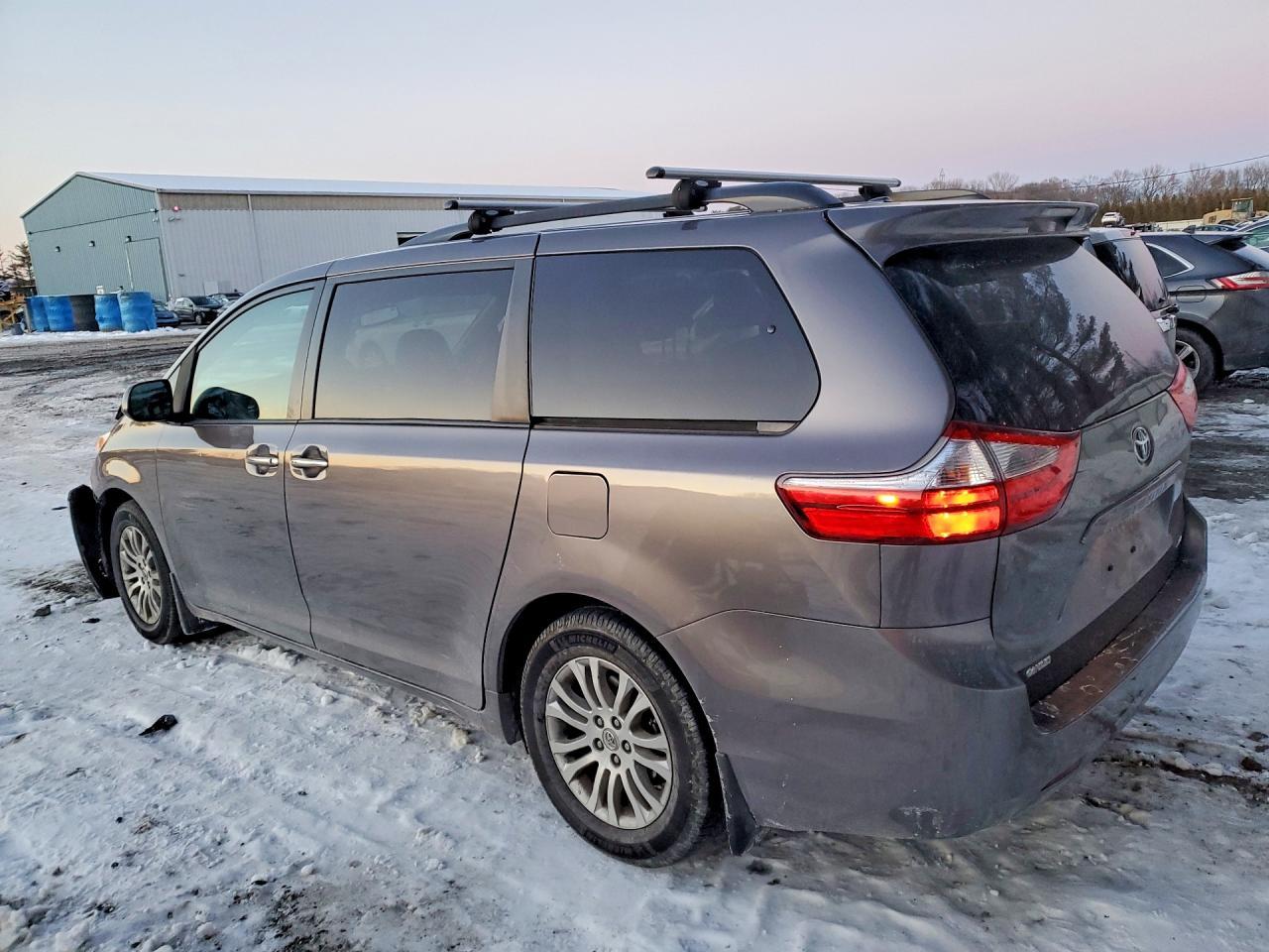2016 Toyota Sienna xle