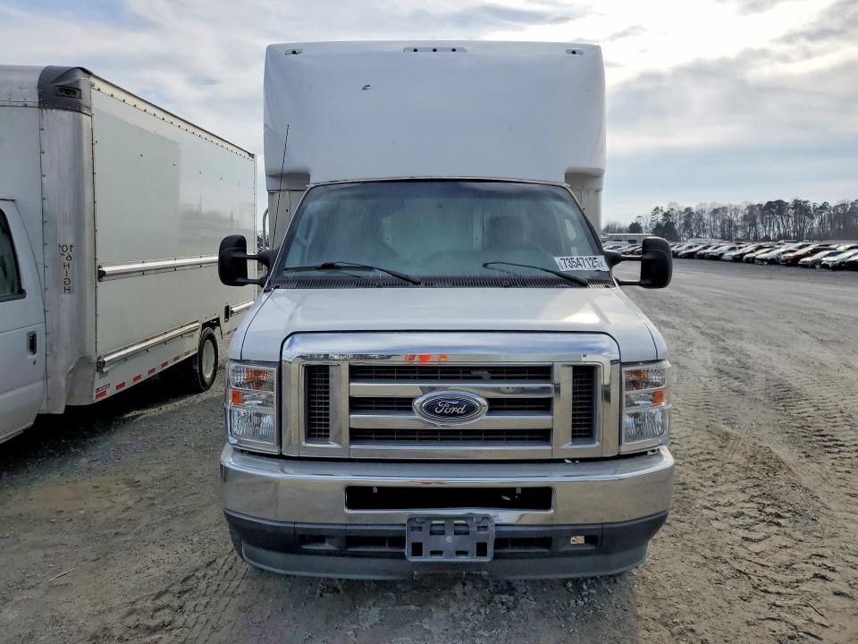 2021 Ford E450 Delivery van
