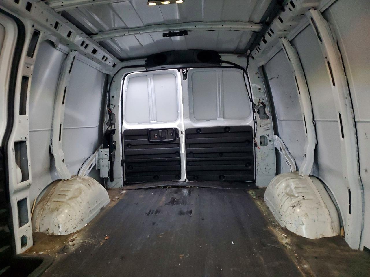 2017 Chevrolet Express 2500 Cargo Delivery Van