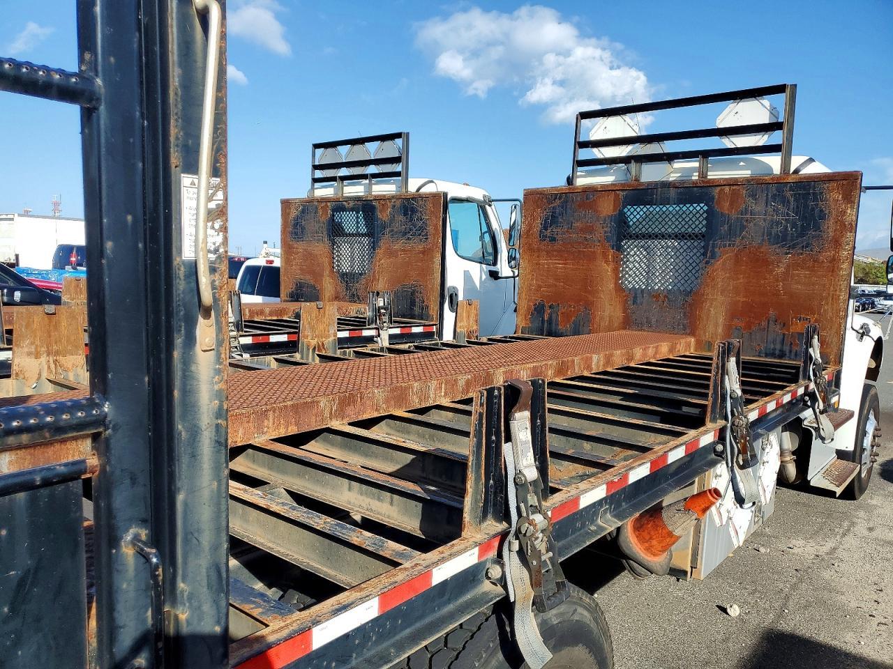 2014 Freightliner Business Class M2 Flatbed Truck