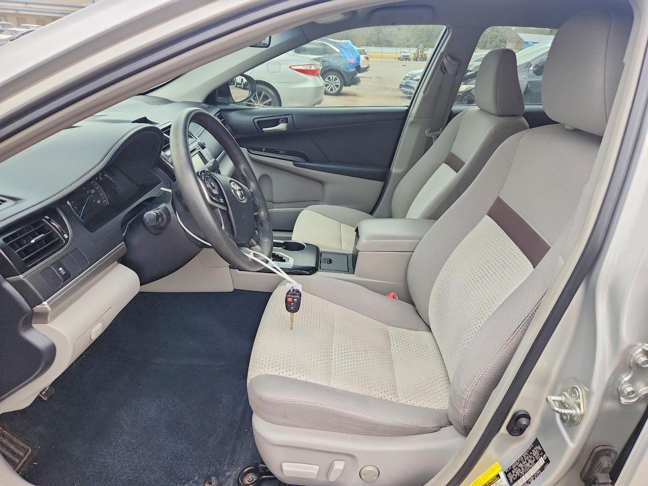 2012 Toyota Camry le