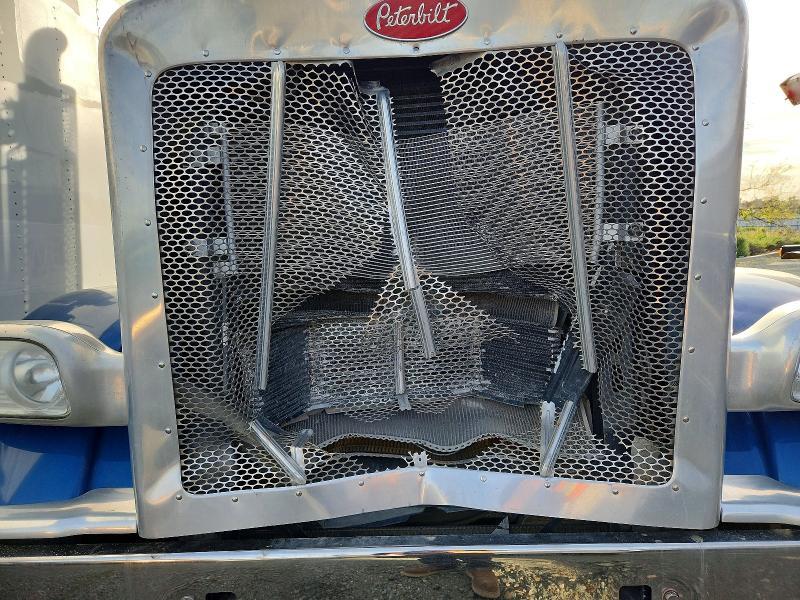 2016 Peterbilt 389 Semi Truck