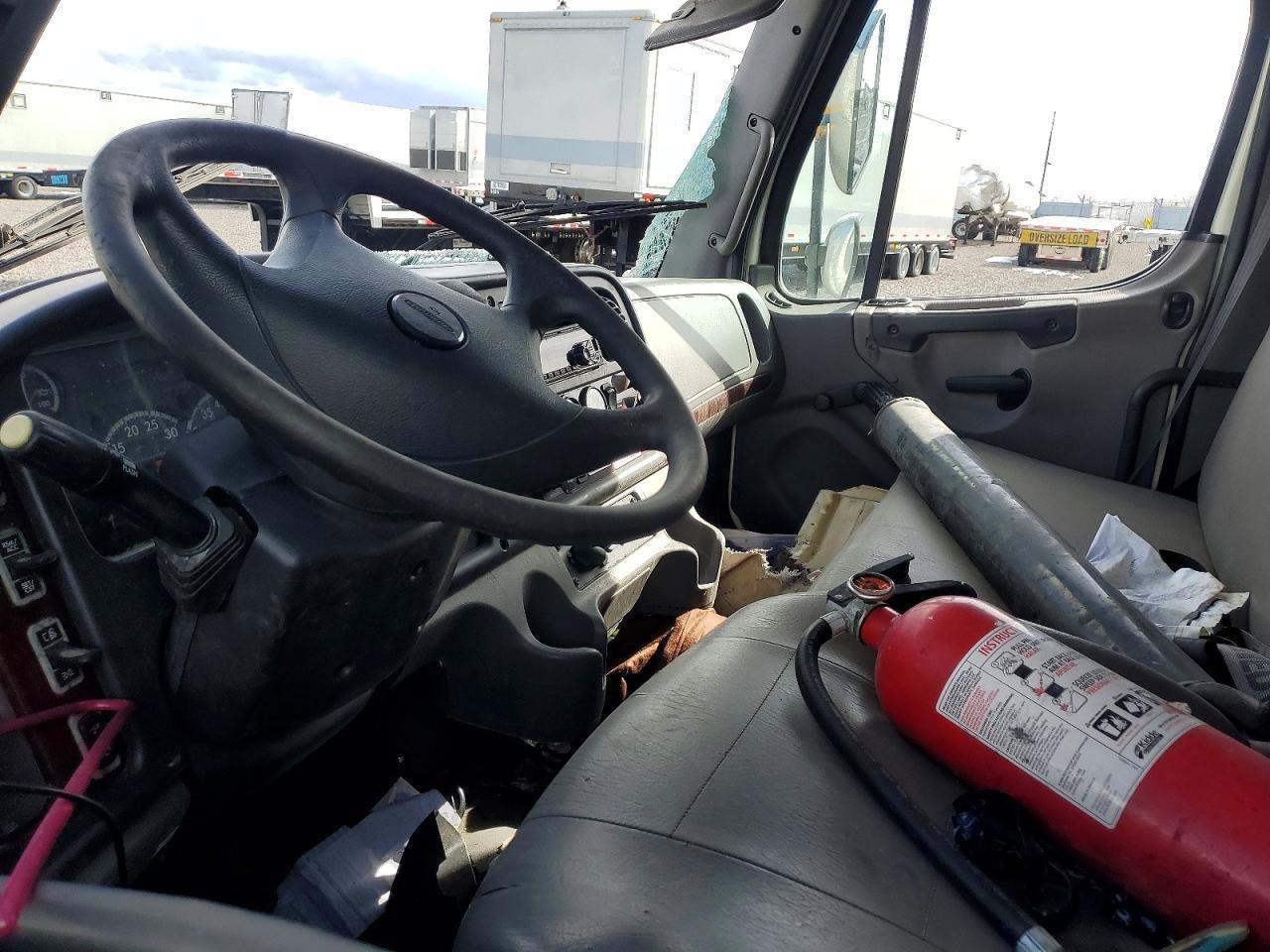 2017 Freightliner Business Class M2 BOX Truck