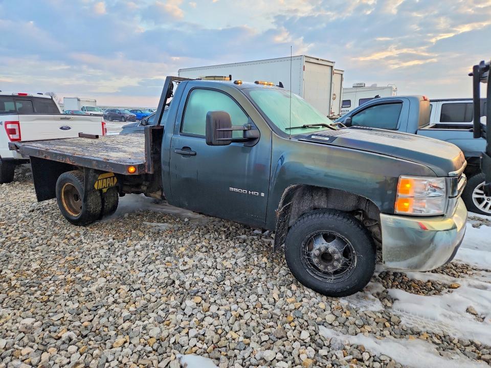 2009 Chevrolet Silverado Flatbed Truck