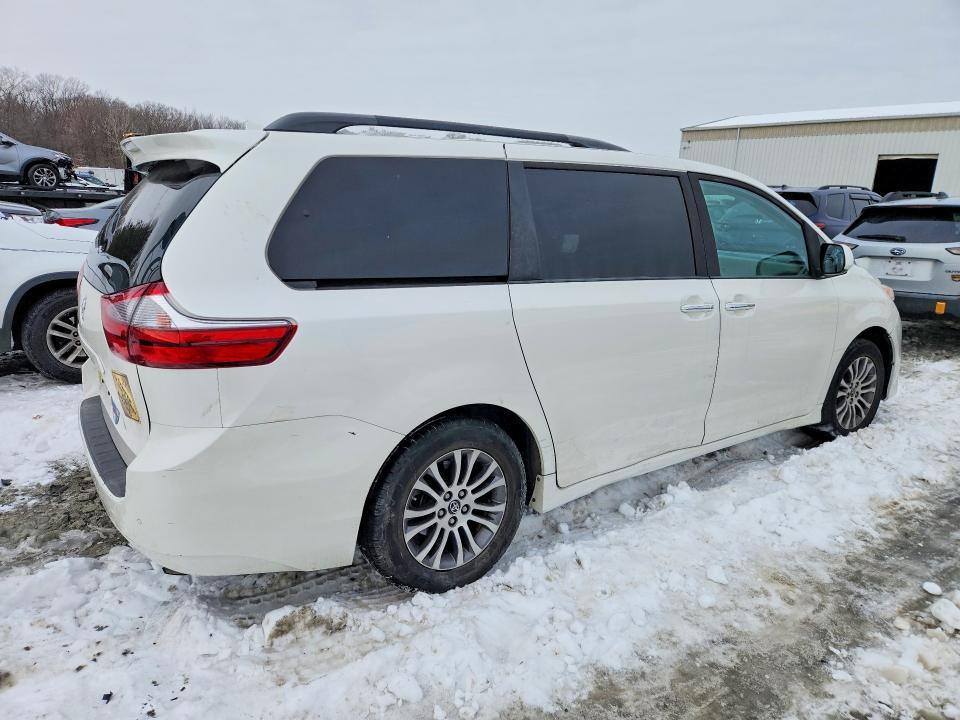 2020 Toyota Sienna xle