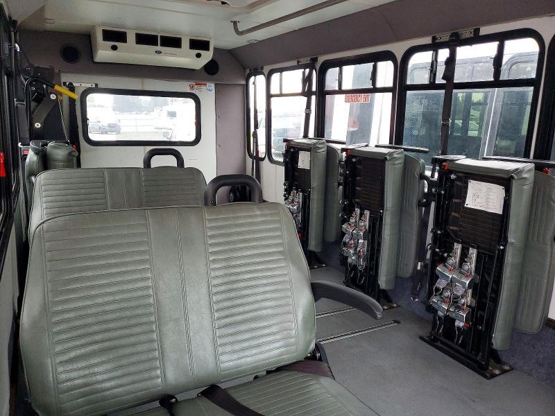 2017 Ford Econoline-bus