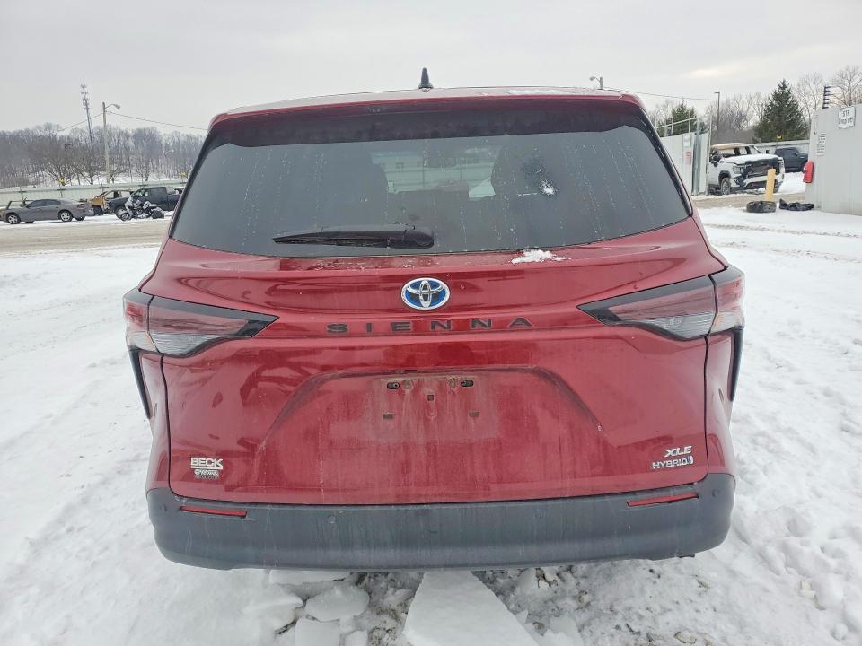 2023 Toyota Sienna xle