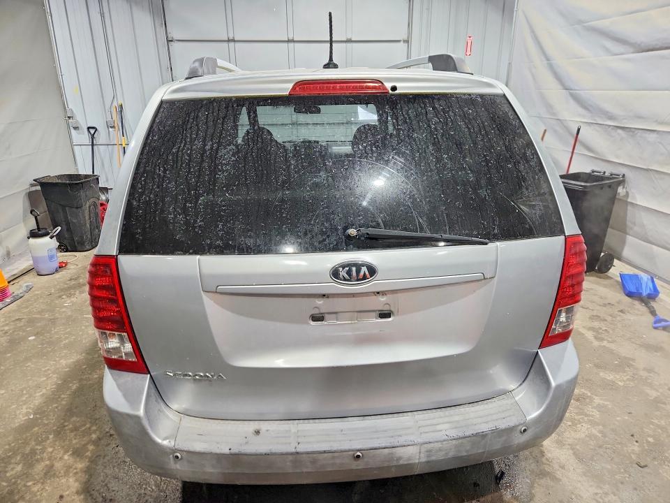 2011 KIA Sedona lx