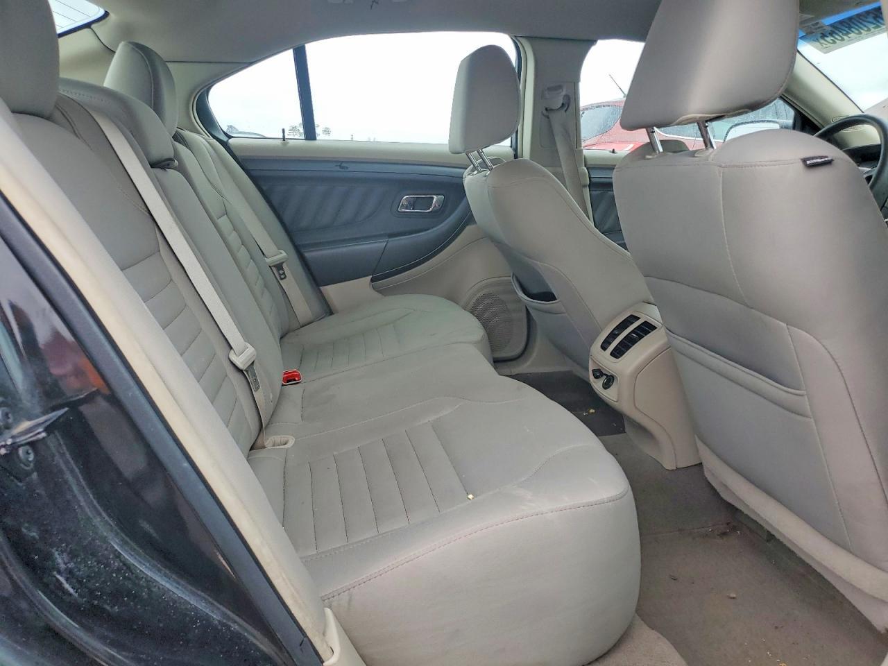 2011 Ford Taurus se
