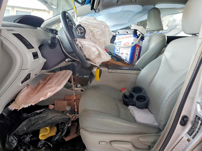 2013 Toyota Prius v Five