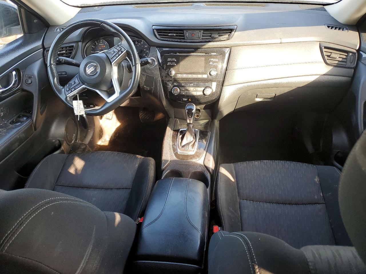 2017 Nissan Rogue sv