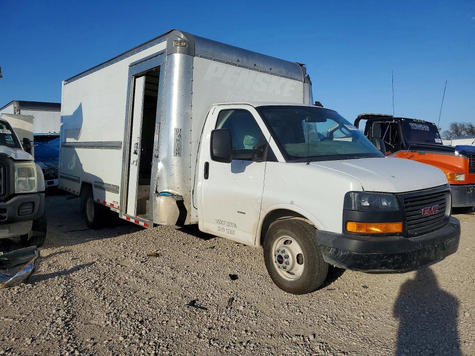 2022 GMC Savana box Truck