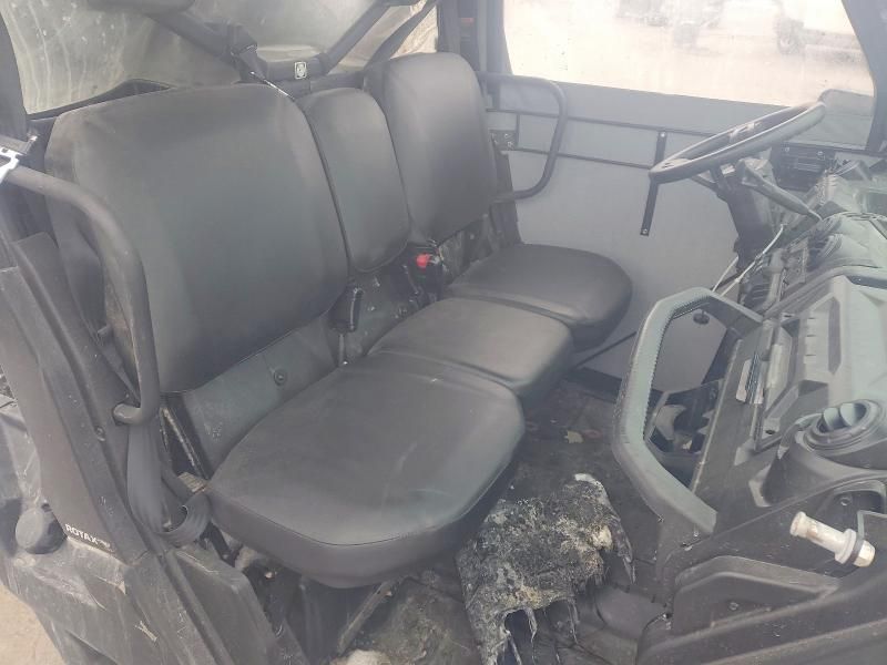 2022 Can-Am Defender HD9