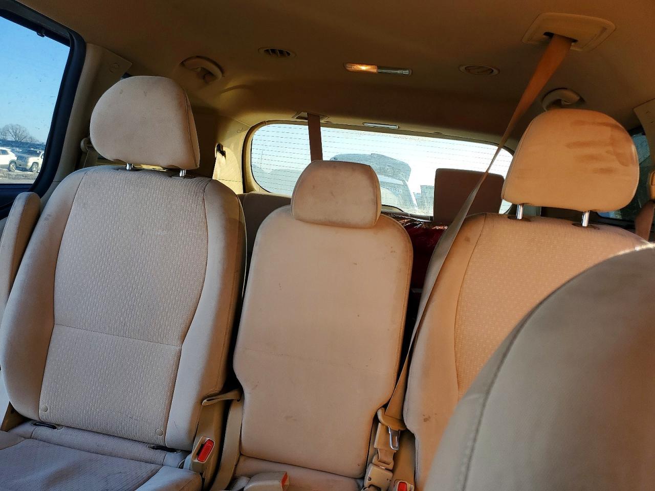 2016 KIA Sedona lx