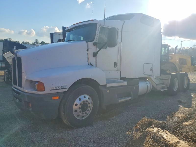 2005 Kenworth T600 Semi Truck