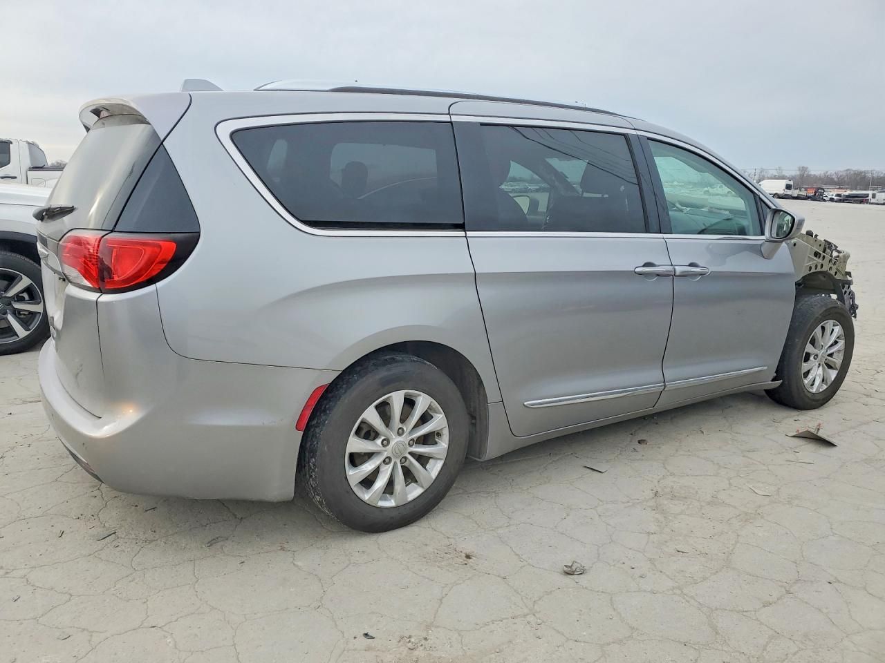 2018 Chrysler Pacifica Touring l