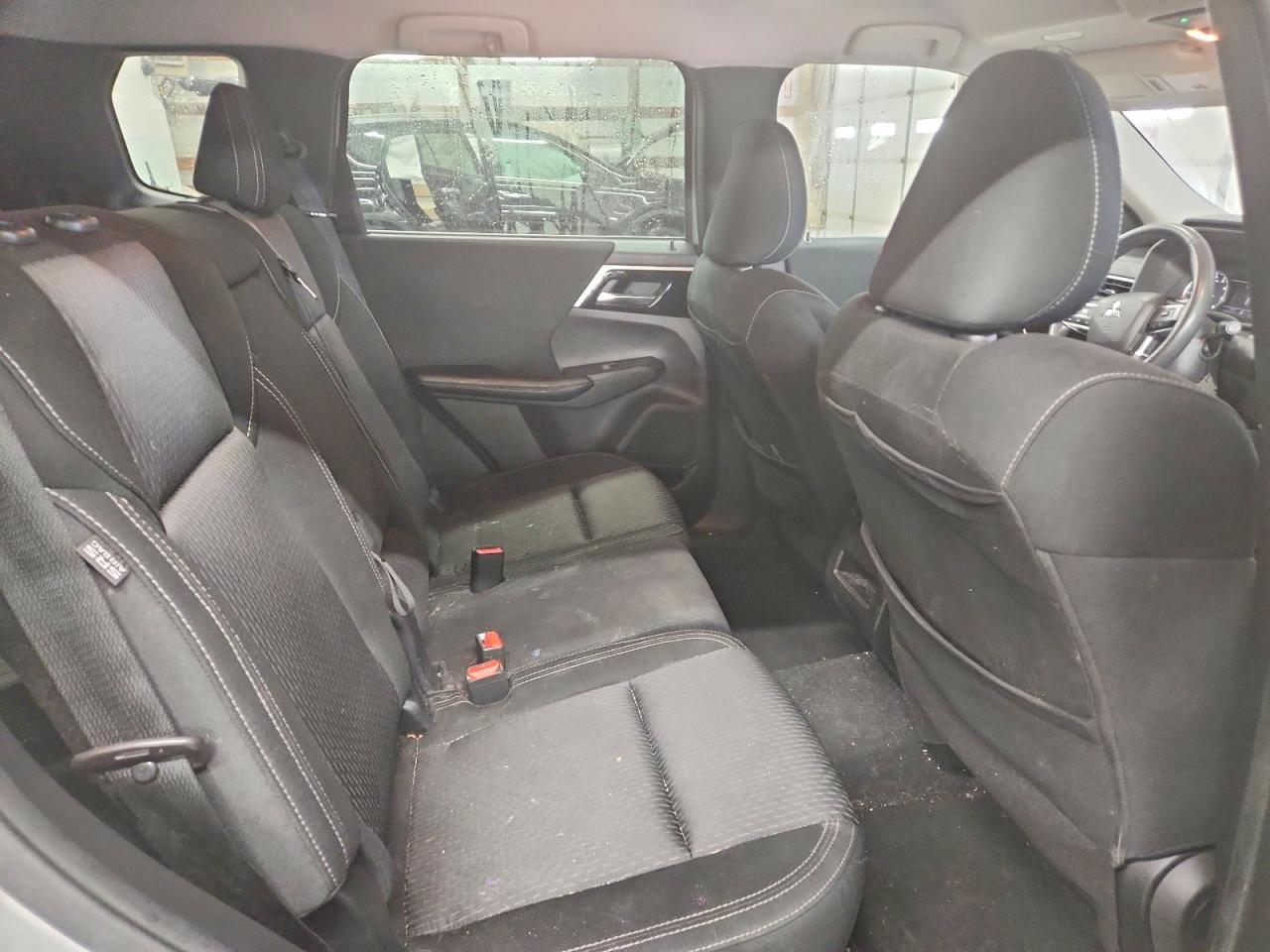 2022 Mitsubishi Outlander es