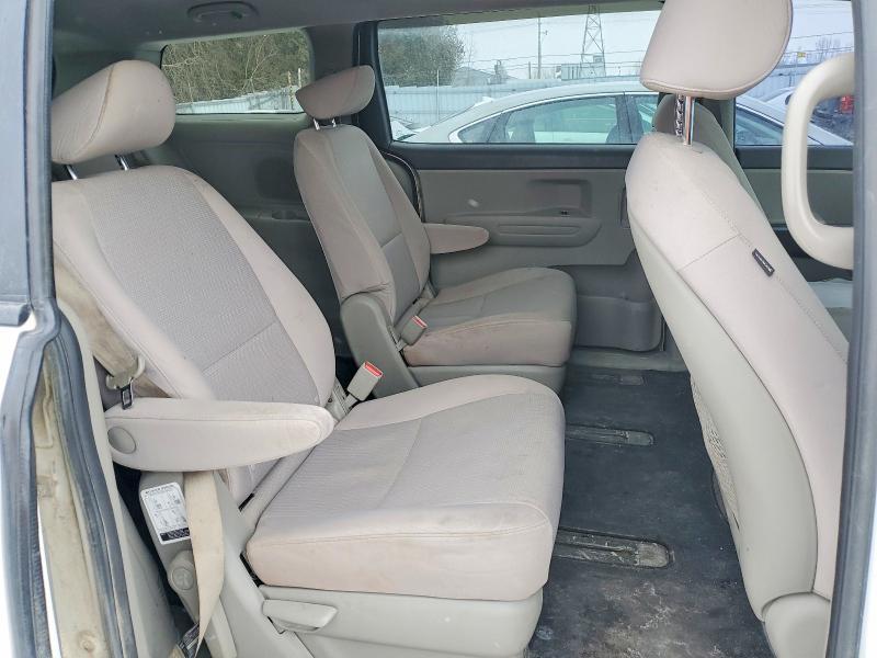 2016 KIA Sedona lx