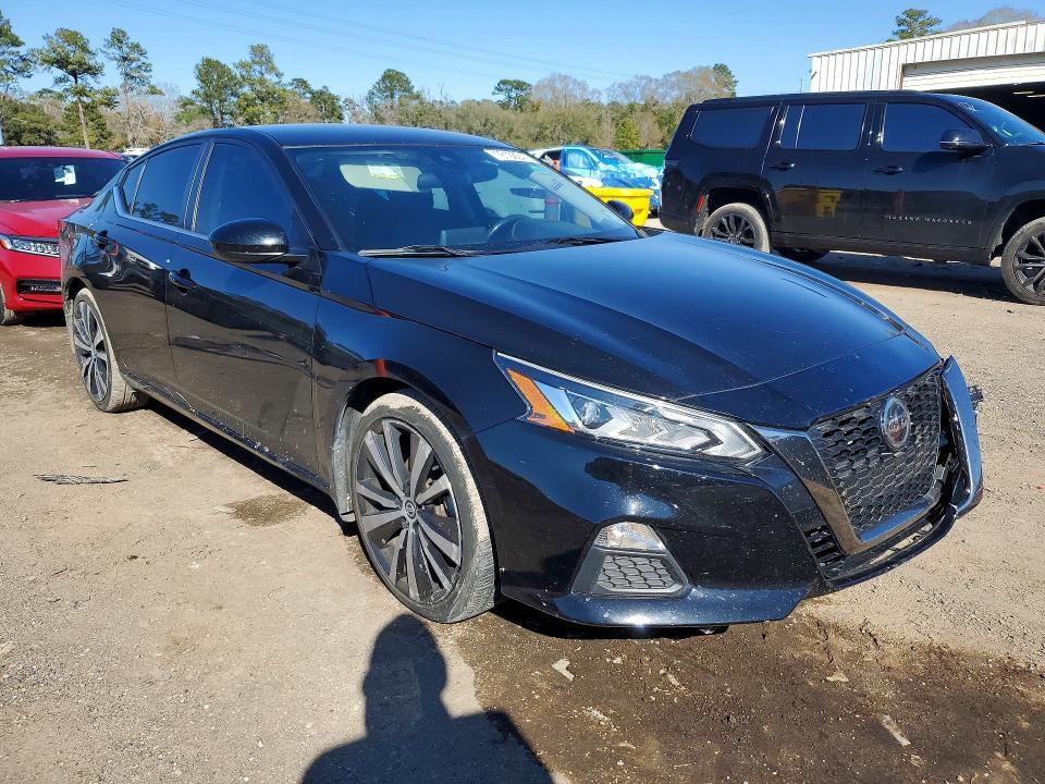 2022 Nissan Altima sr