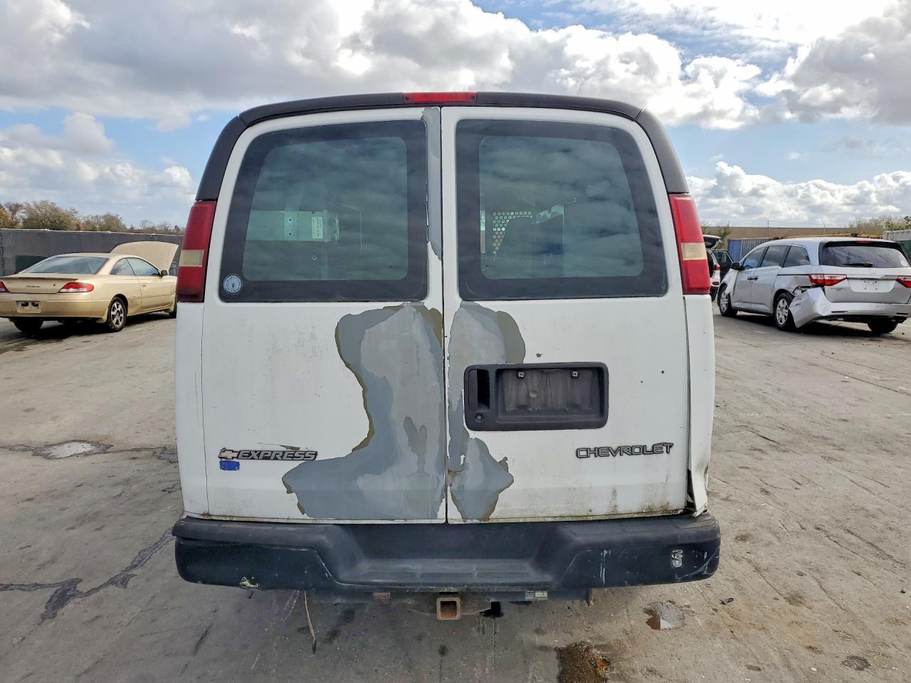 2005 Chev Express Cargo 3500 1