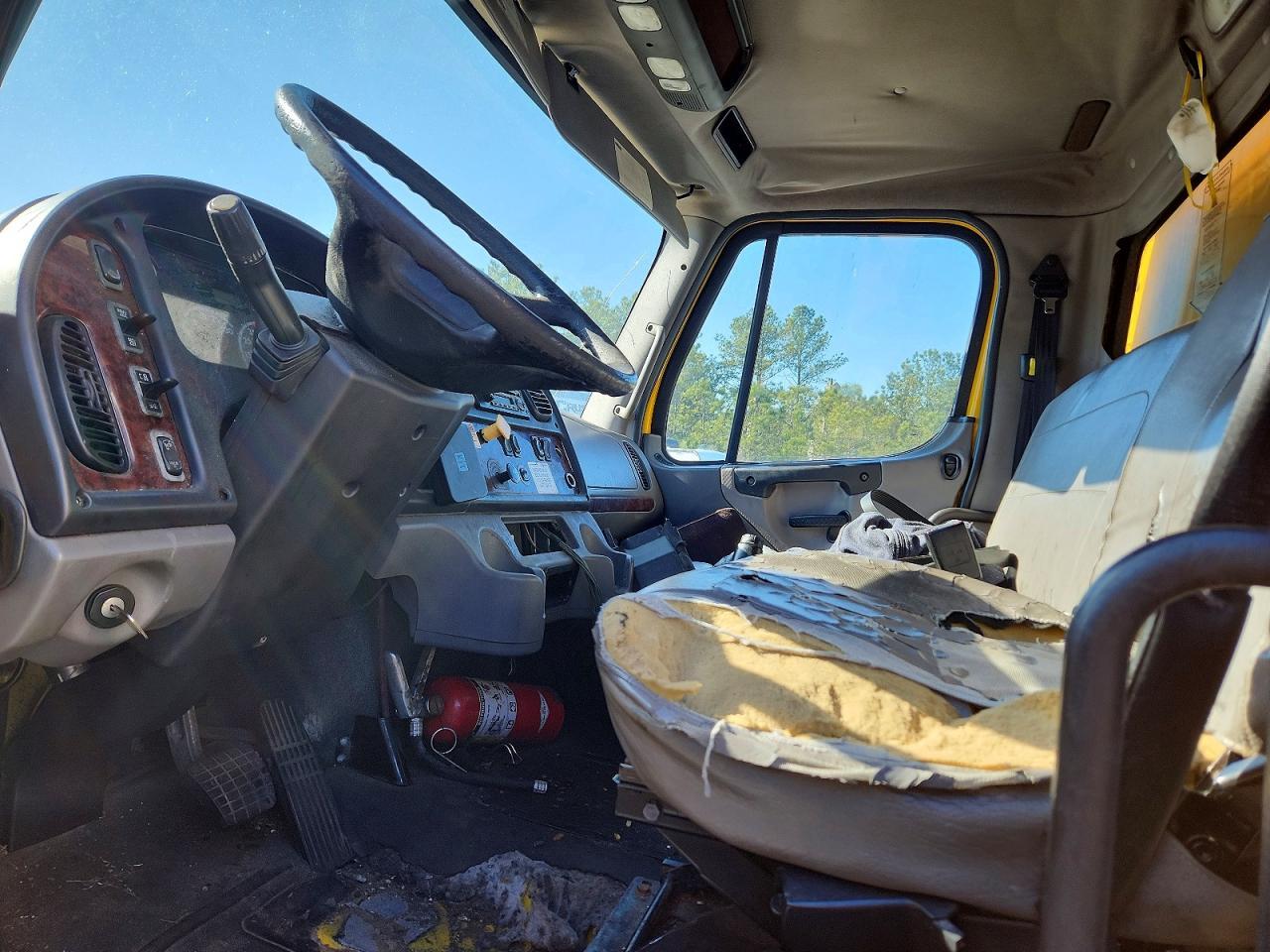 2012 Freigliner 2012 Freightliner Business Class M2 BOX Truck