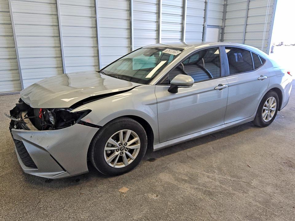2025 Toyota Camry le