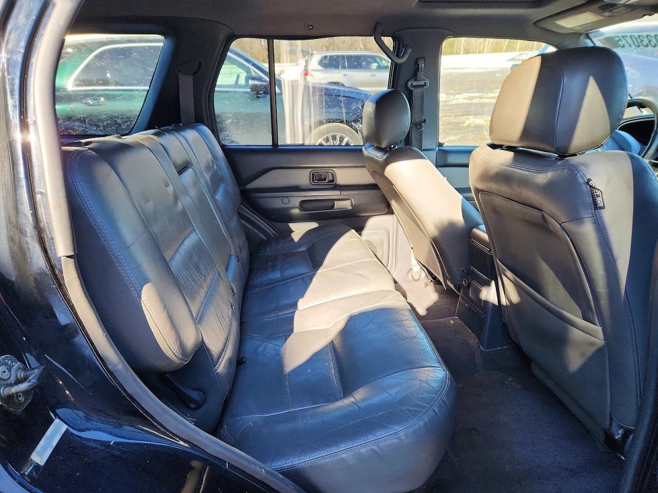 2000 Nissan Pathfinder xe