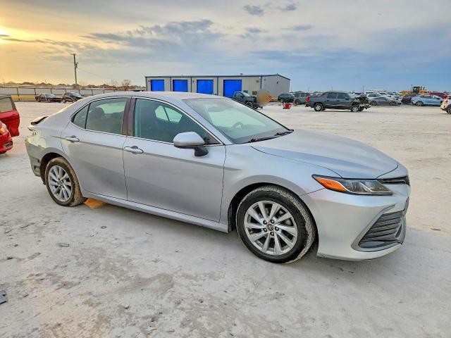 2021 Toyota Camry le