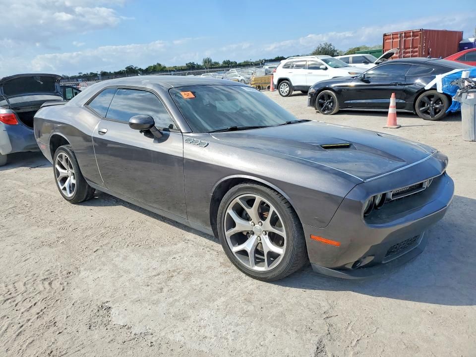 2015 Dodge Challenger sxt Plus