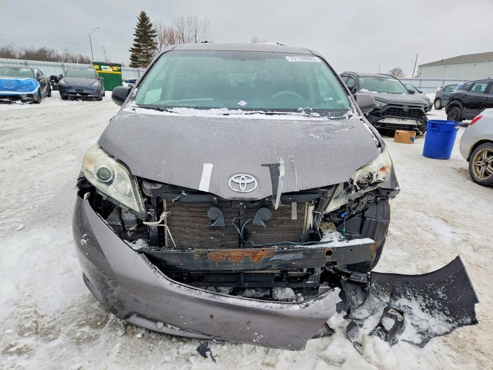 2011 Toyota Sienna le