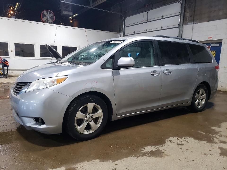2014 Toyota Sienna le