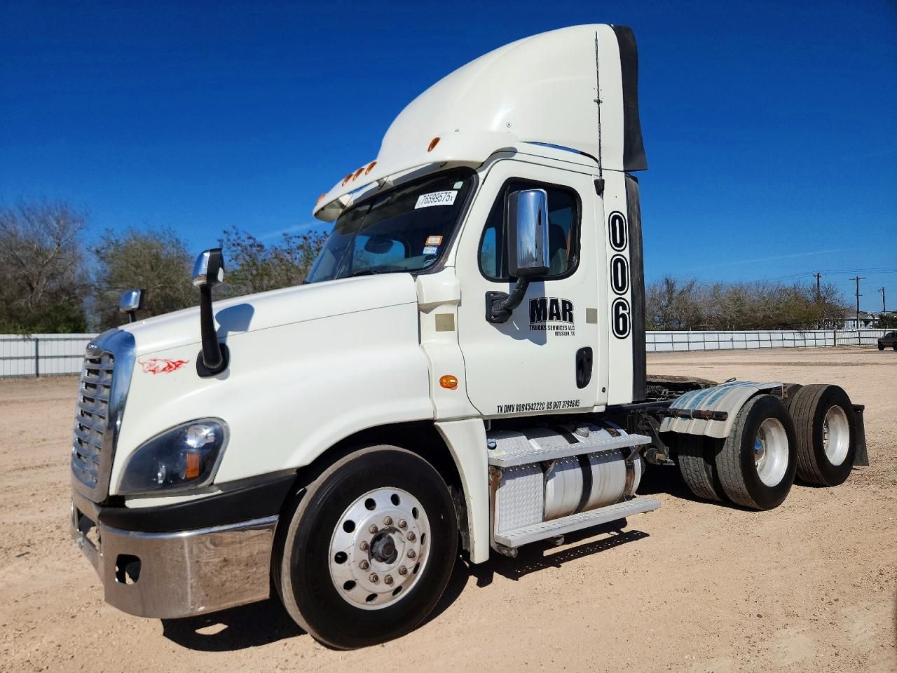 2016 Freightliner Cascadia 1-Semi Truck