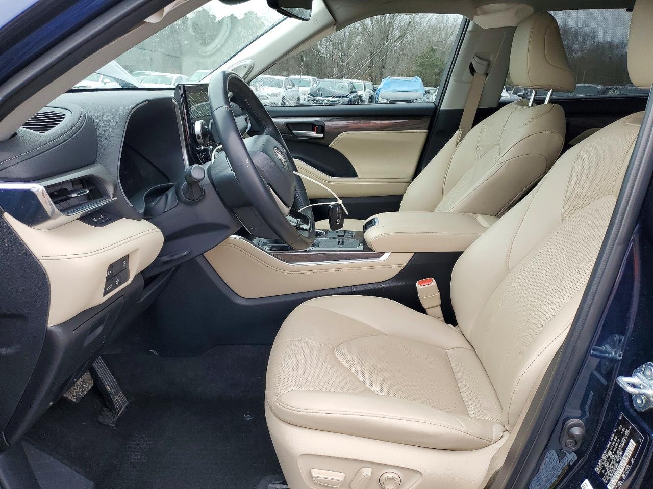 2023 Toyota Highlander l