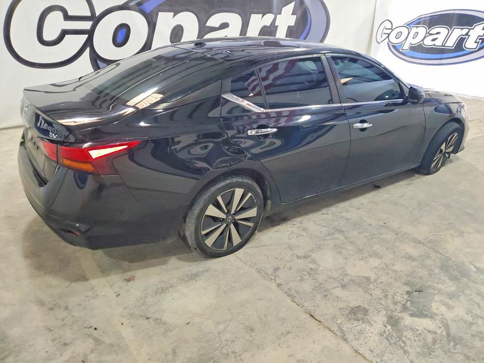 2021 Nissan Altima sv