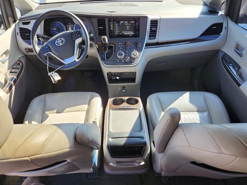 2017 Toyota Sienna xle 8-passenger