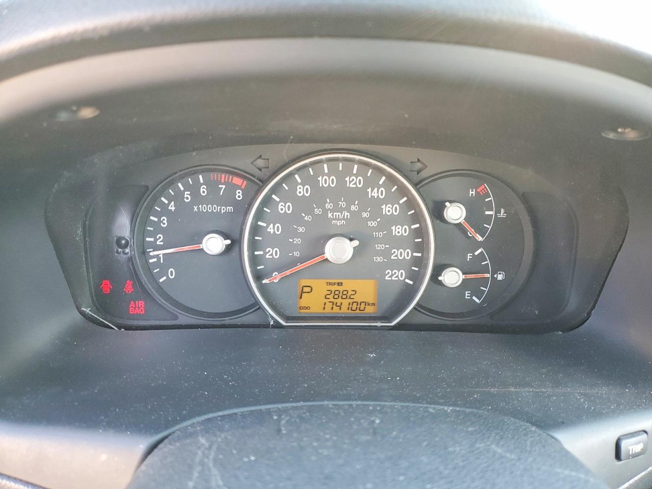 2009 KIA Rondo Base