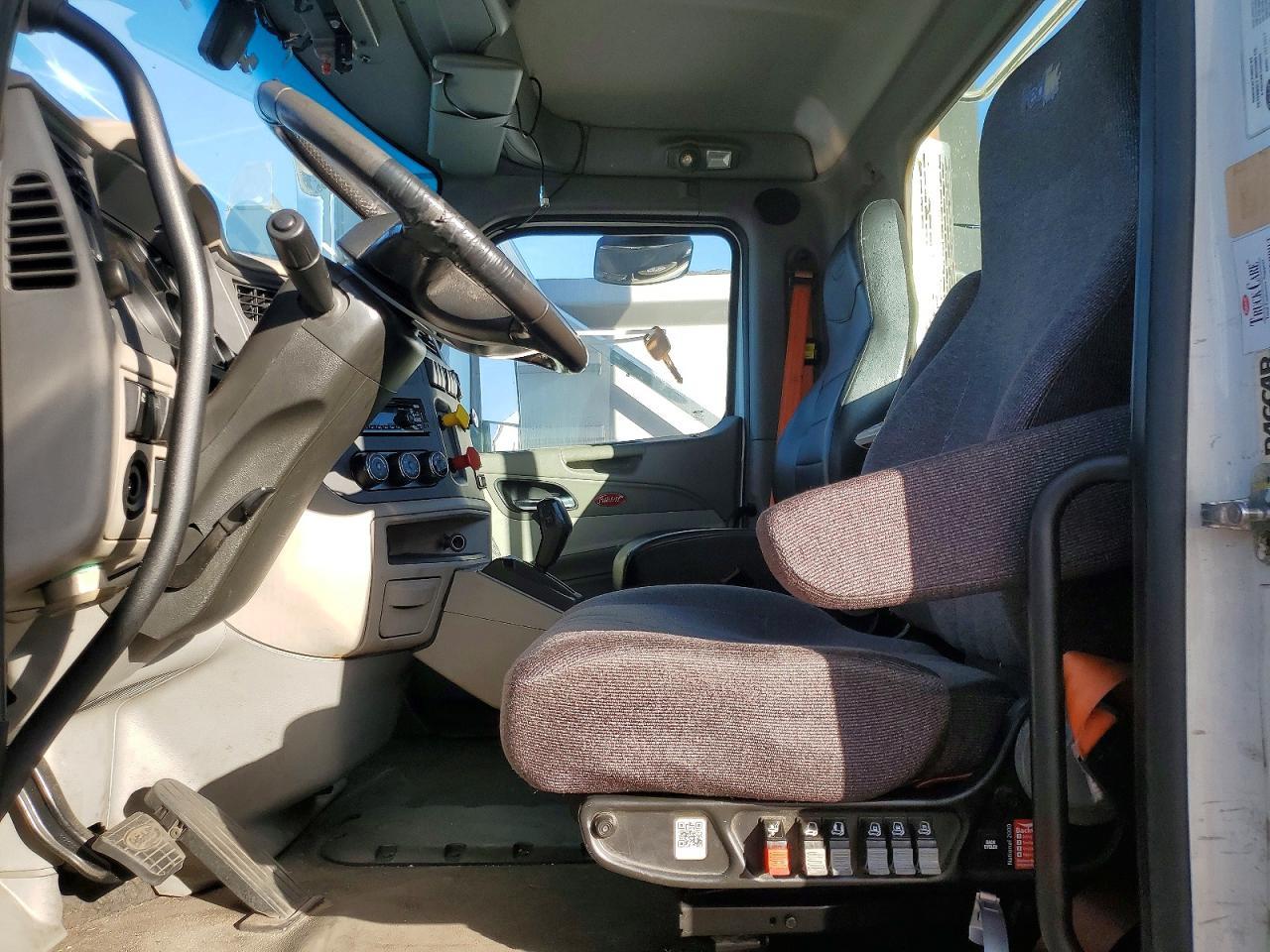 2018 Peterbilt 579 Semi Truck