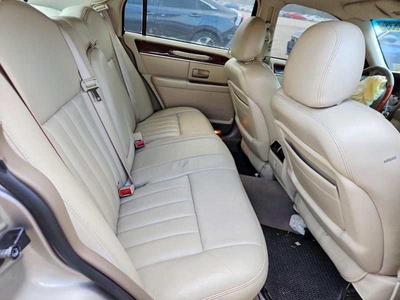 2003 Lincoln Town car Signature
