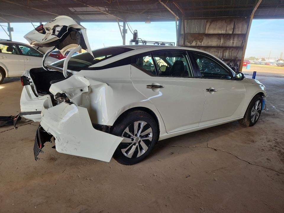 2024 Niss Altima 2.5 s