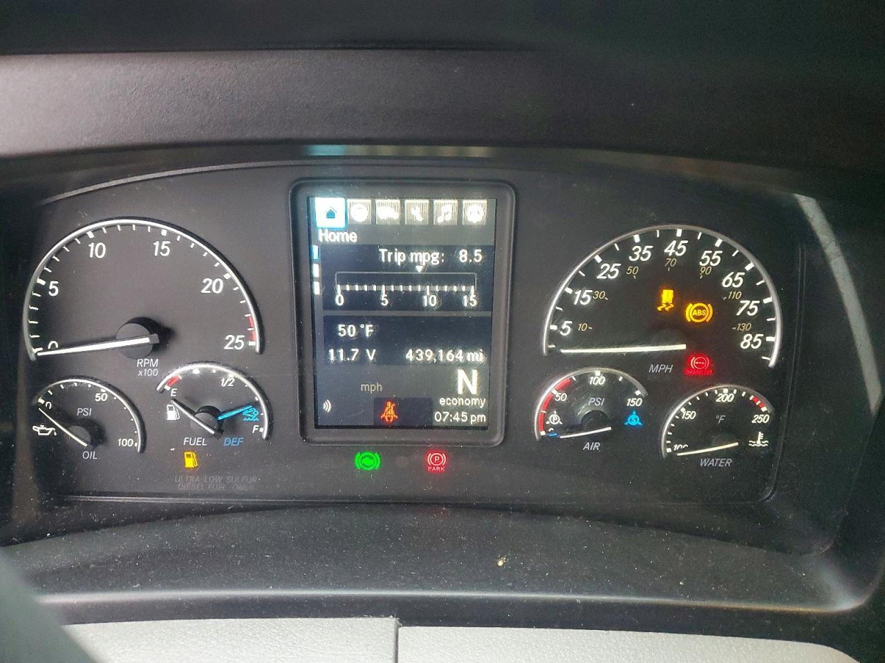 2022 Freigliner 2022 Freightliner Cascadia 126 Semi Truck